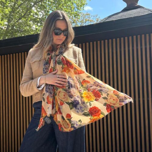 Fular pañuelo de modal cámel con flores Julunggul