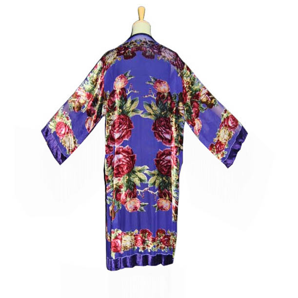 Kimono de terciopelo devore morado con flores Julunggul