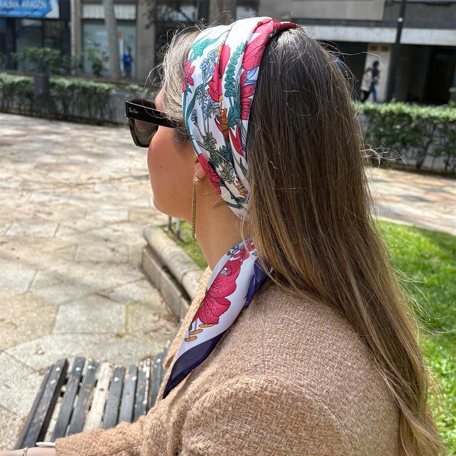 Pañuelo de semi seda blanco de flores 70x70 cm Julunggul