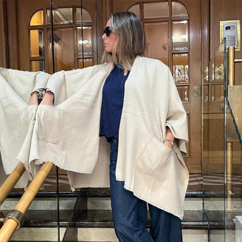 Poncho capa beige con bolsillos Julunggul