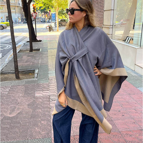 Poncho capa reversible gris y camel Julunggul