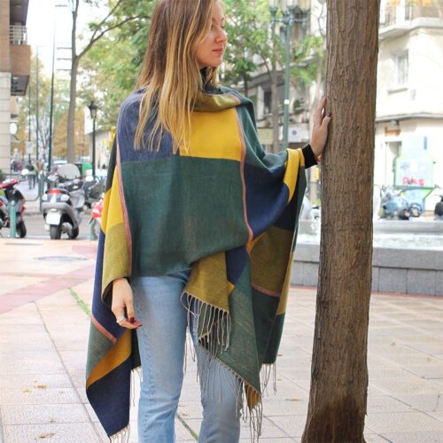 poncho cuadros azul amarillo 2