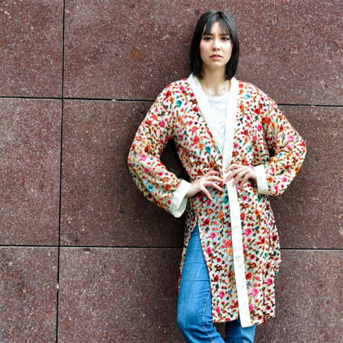 kimono de terciopelo devore beige y flores