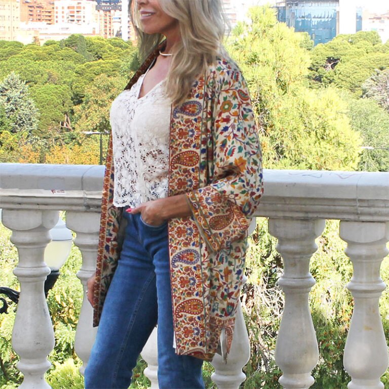kimono de seda beige estampado de julunggul 1