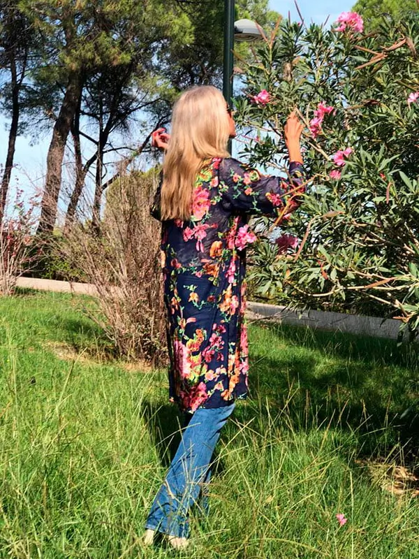 kimono de terciople devore azul con flores de julunggul