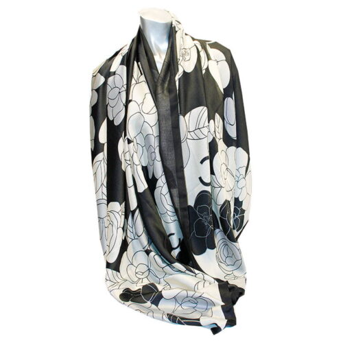 fular de semi seda negro flores blancas julunggul