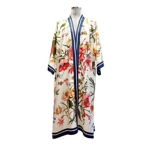 Kimono semiseda largo beige con flores Julunggul