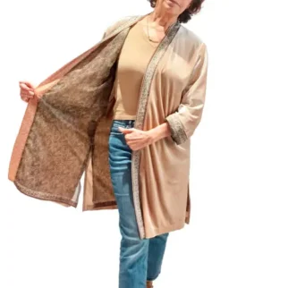 abrigo de terciopelo y seda camel julunggul