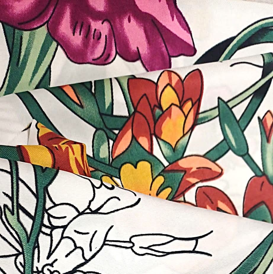 Pañuelo de semi seda grande 130x130 cm blanco con flores - Imagen 3