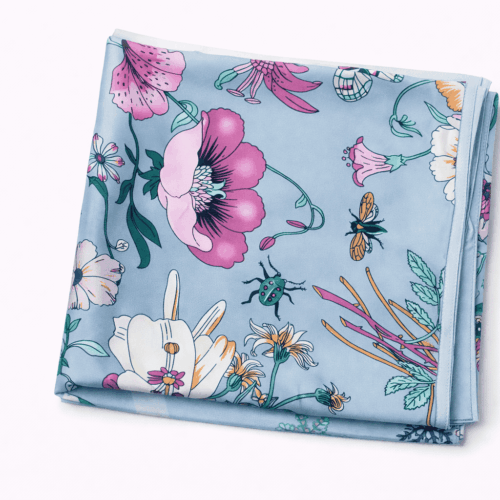 Pañuelo de semi seda grande azul con flores 130x130 cm