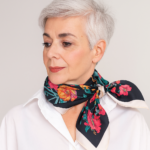 Pañuelo de semiseda negro con flores 70x70 cm Julunggul