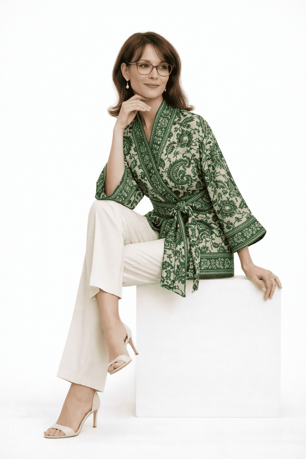 Kimono de semiseda brocada beige y verde con fajin grande Julunggul