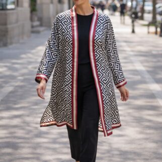 Kimono de semiseda blanco negro y rojo estampado geometrico Julunggul