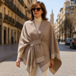 Poncho capa piedra y beige con trabilla Julunggul