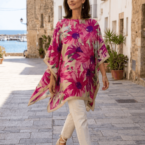 Caftan o kaftan de semiseda beige con flores fucsia de verano para playa o fiesta artesanal y a medidade Julunggul