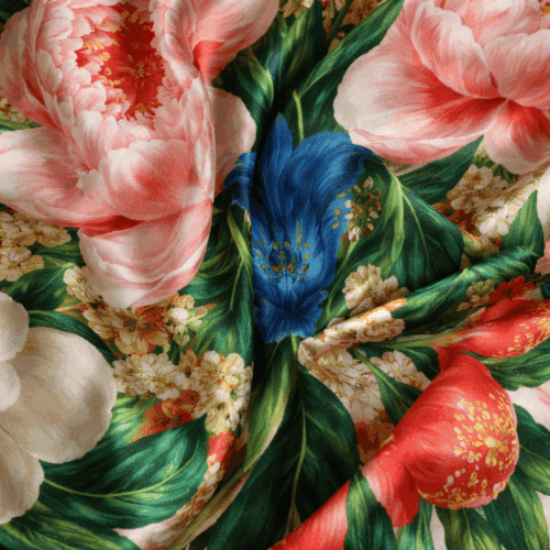 Fular de seda natural de flores rosa y verde y fondo beige