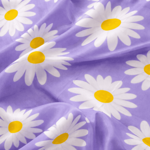 Fular de seda natural color lavanda con margaritas blancas