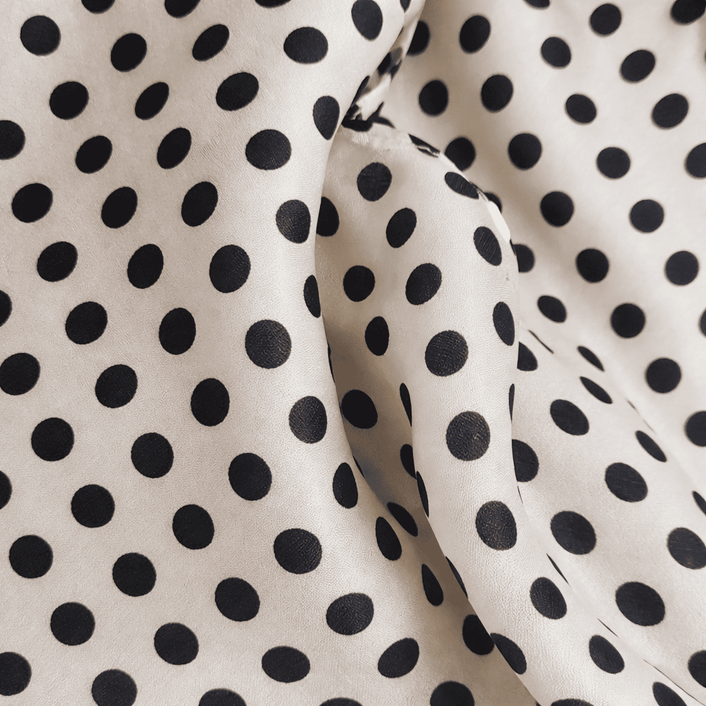 Fular de seda natural de mujer blanco con lunares negros Julunggul