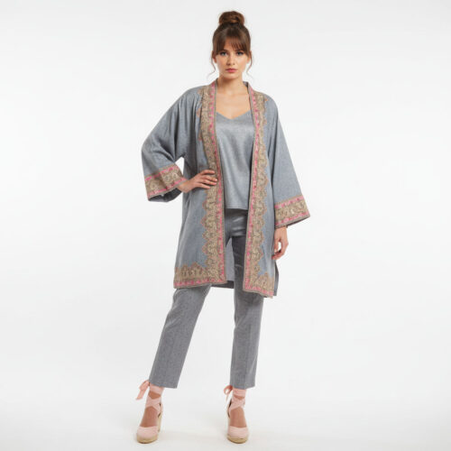 Kimono de semiseda gris con cenefa rosa