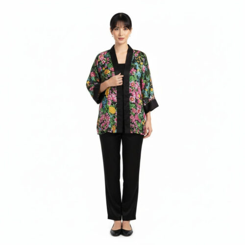 Kimono corto de semiseda negro con flores