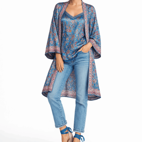 Kimono de semiseda azul estampado con cenefas