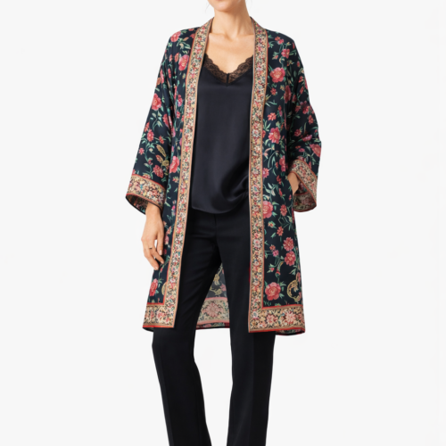 Kimono de semiseda negro con flores y cenefas