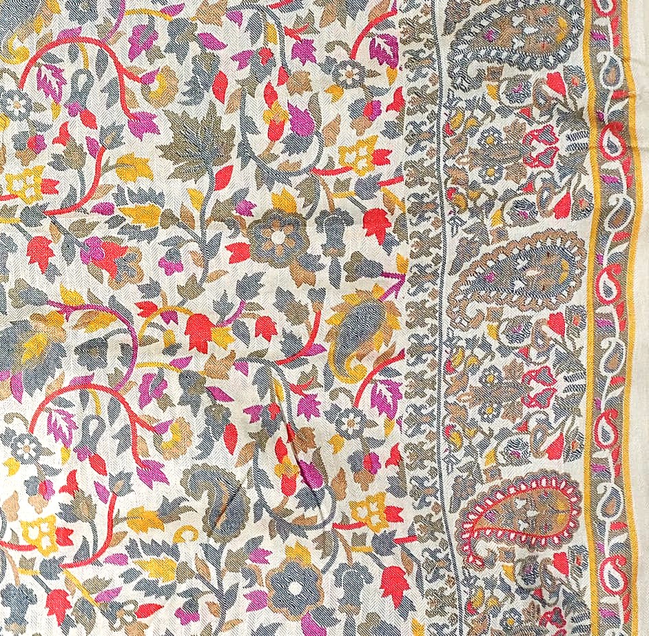 Tejido de semiseda estampado India beige con cenefas Julunggul