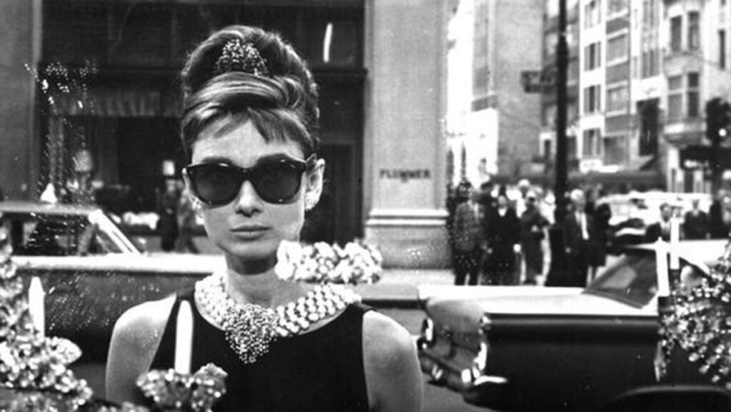 Audrey Hepburn imagen de la elegancia y la moda sofisticada habla para Julunggul